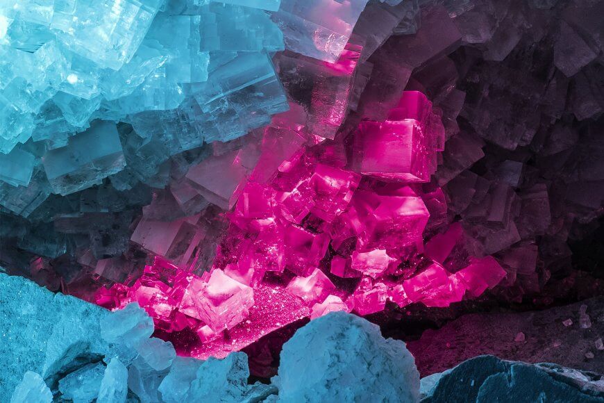 Mikroskopische Vergrößerung von Salzkristallen